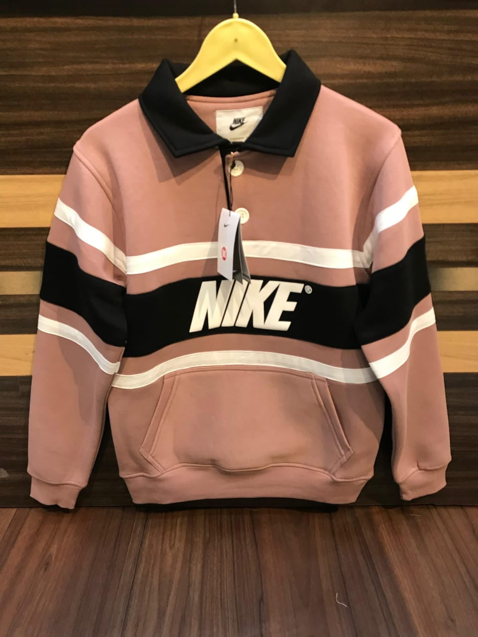 NIKE
PREMIUM SWEATSHIRT