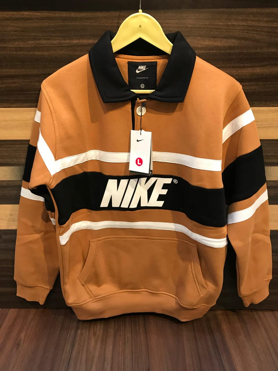 NIKE
PREMIUM SWEATSHIRT