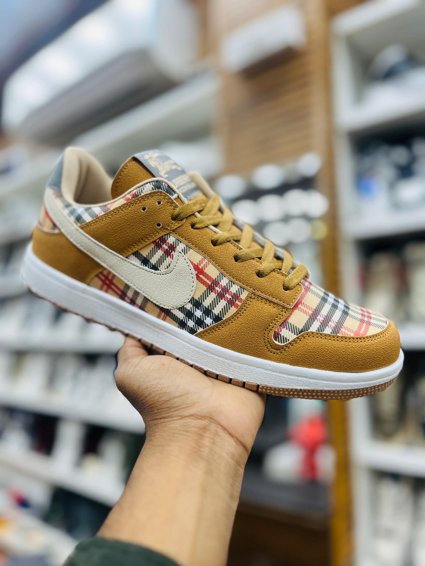 BURBERRY 7a