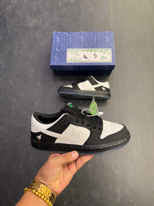 NIKE SB DUNK NYC PIGEON 3 PANDA