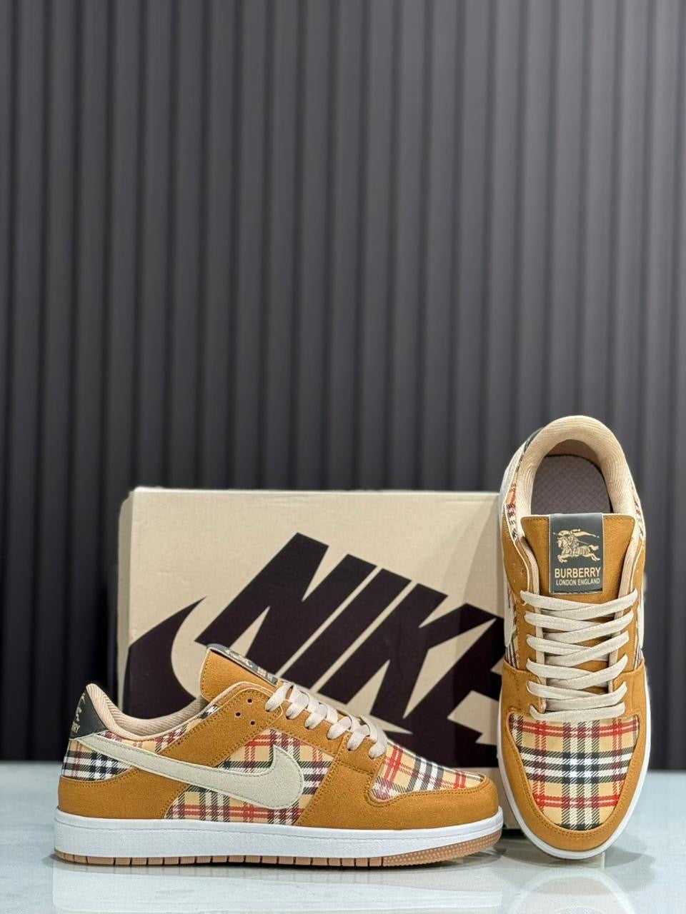 BURBERRY 7a