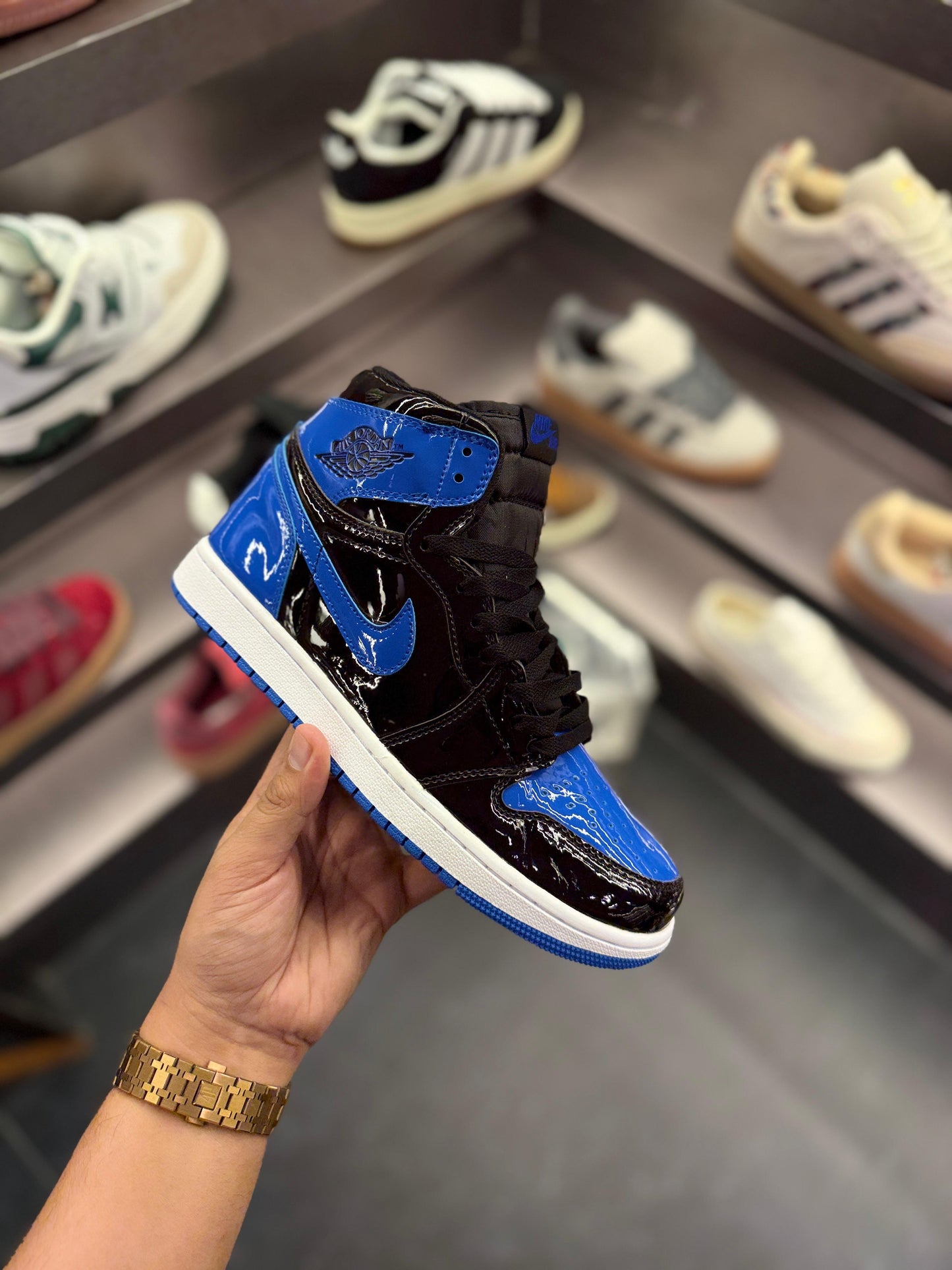 AIR JORDANS RETRO 1 PATENT ROYAL BLUE