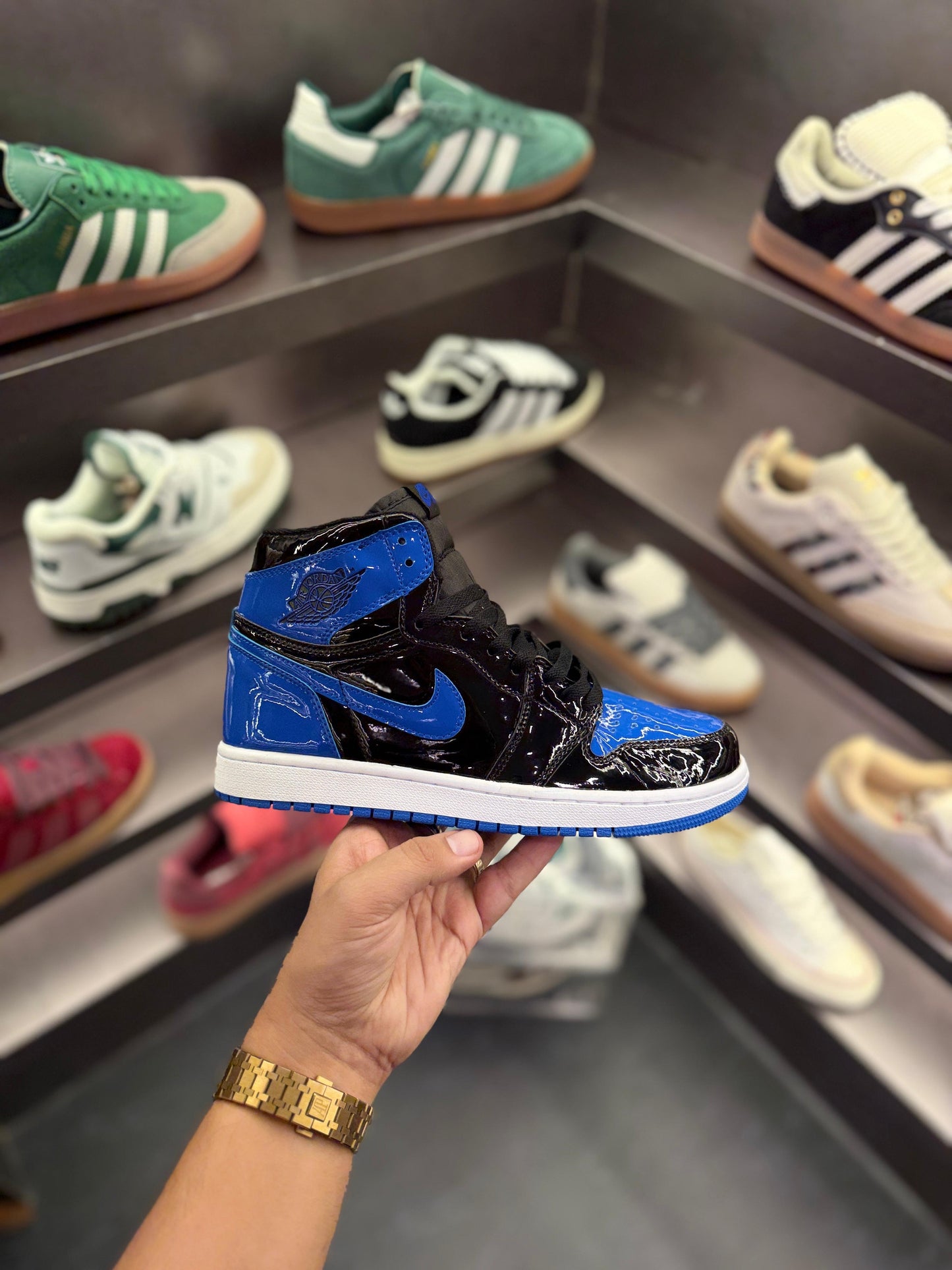 AIR JORDANS RETRO 1 PATENT ROYAL BLUE