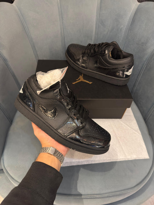 AIR JORDANS RETRO 1 LOW BLACK CROC