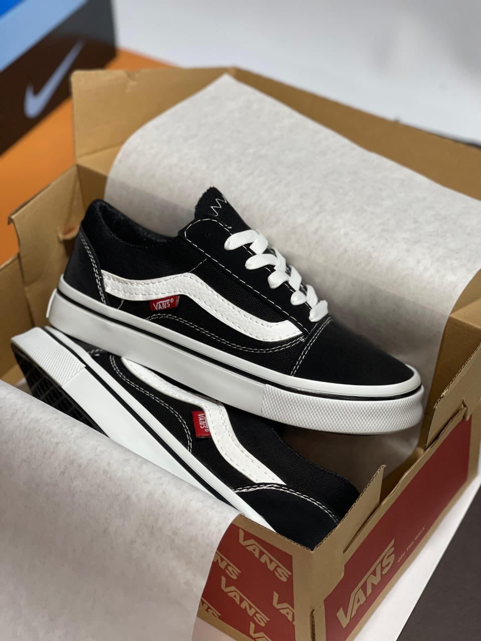 Buy 999/- one shoe get another one free✅📦