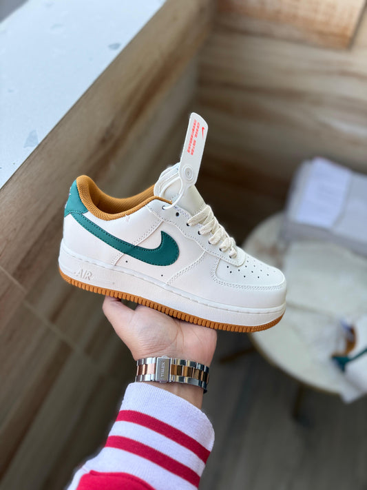 NIKE AIRFORCE HAMAWA