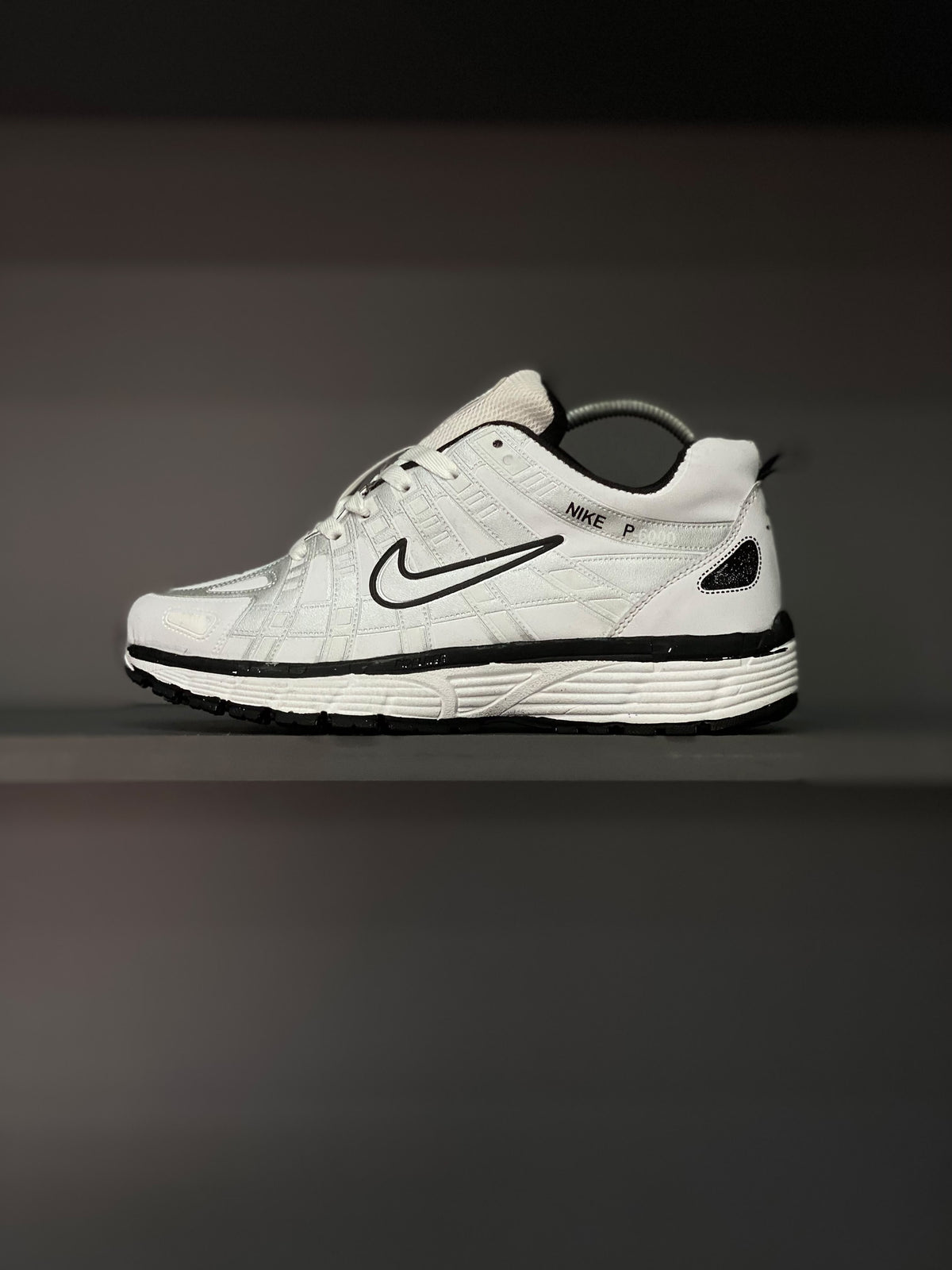 NIKE