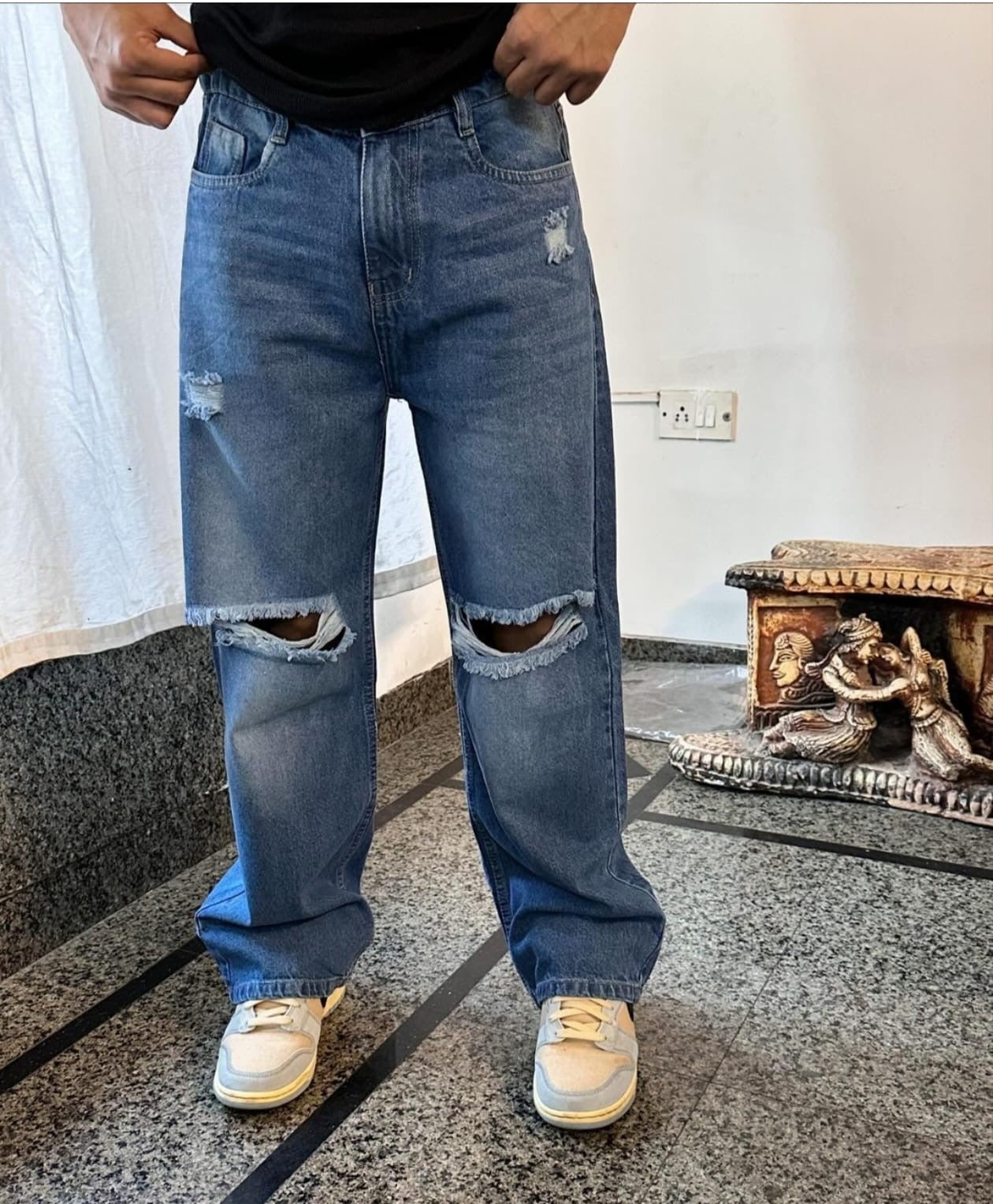 Now in Unisex knee torn Baggy
High Waist wishker wash double torn Wide Leg Denim
