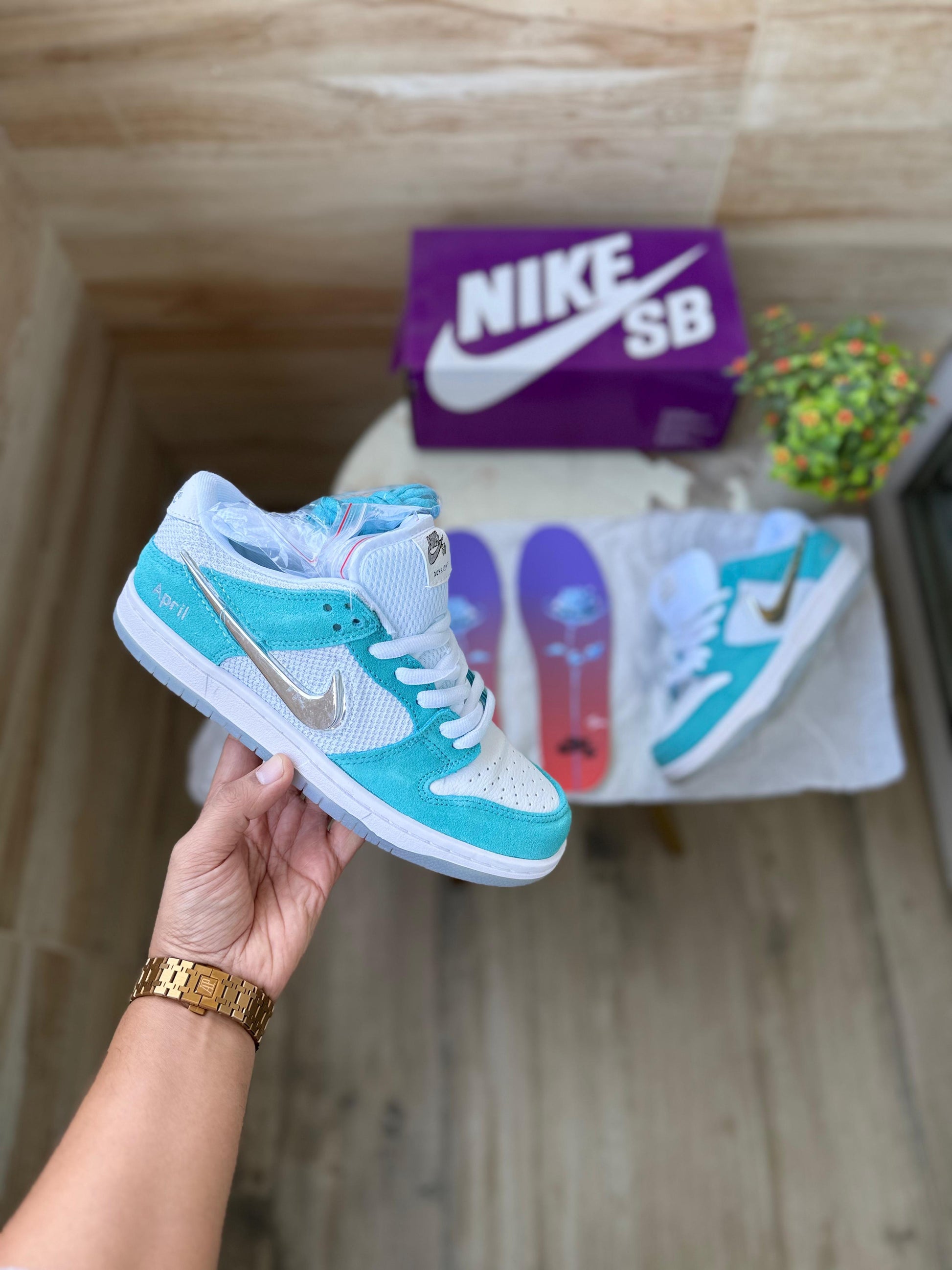 NIKE SB DUNK APRIL