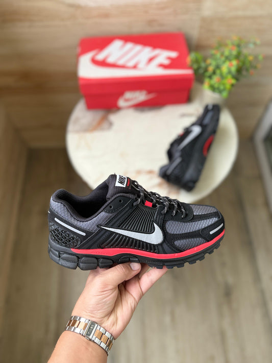 NIKE ZOOM VOMERO BRED SPIDER-MAN