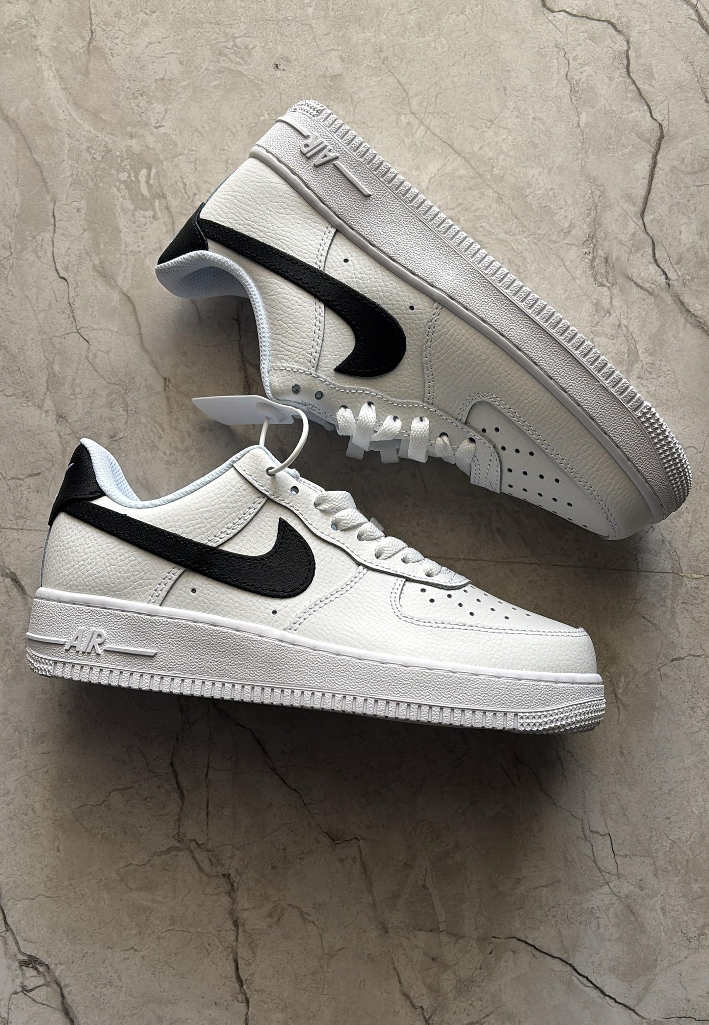 NIKE AIRFORCE ONE WHITE BLACK