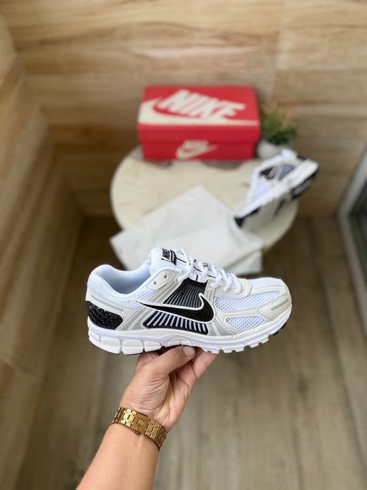 NIKE ZOOM VOMERO PANDA