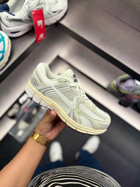 NIKE ZOOM VOMERO PLATINUM