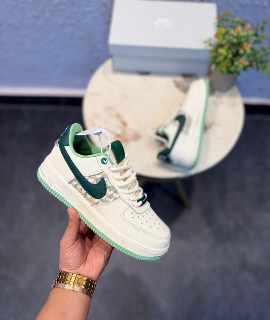 NIKE AIRFORCE ONE NAI-KE GIRLS