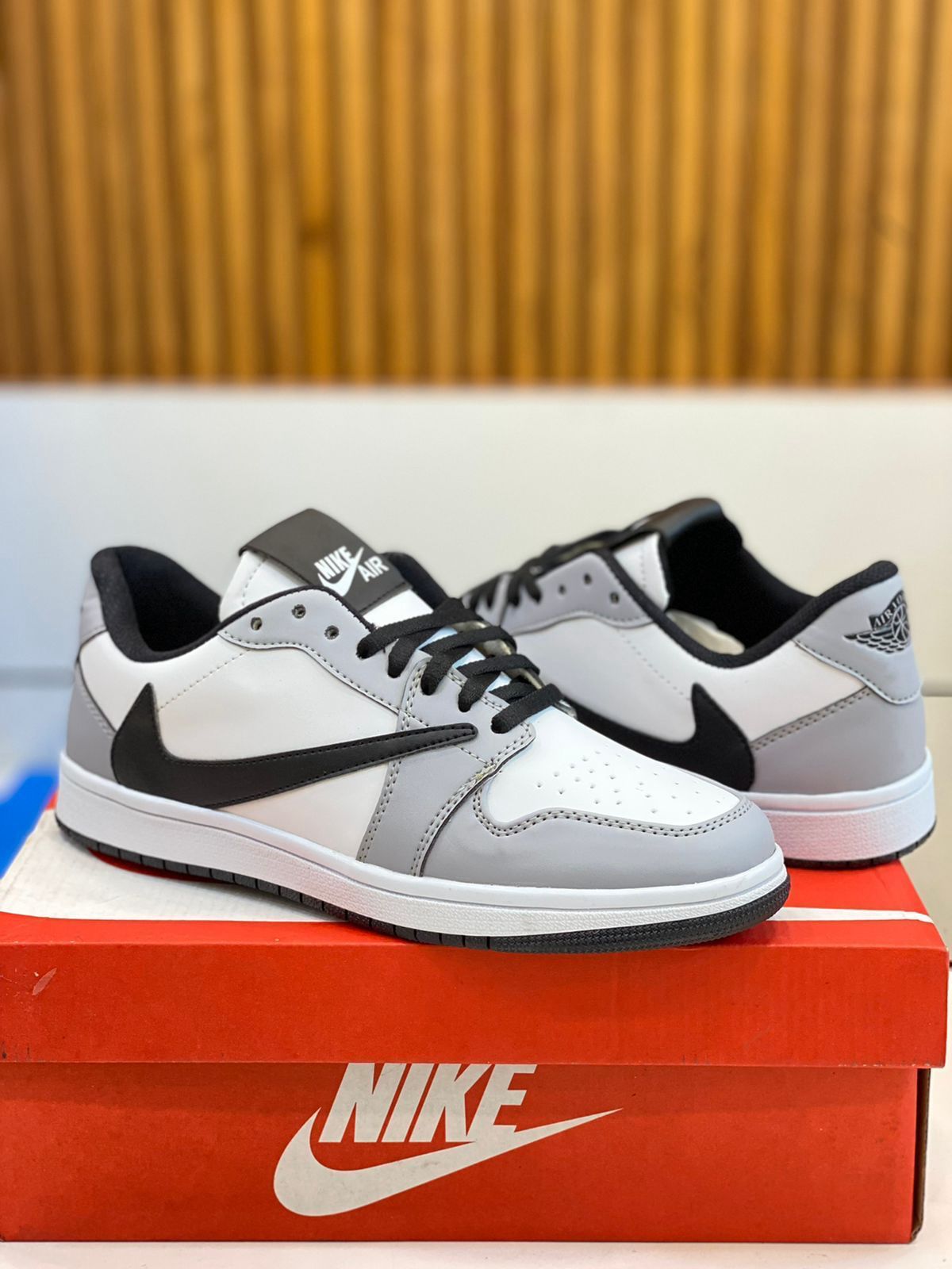 Buy 999/- one shoe get another one free✅📦