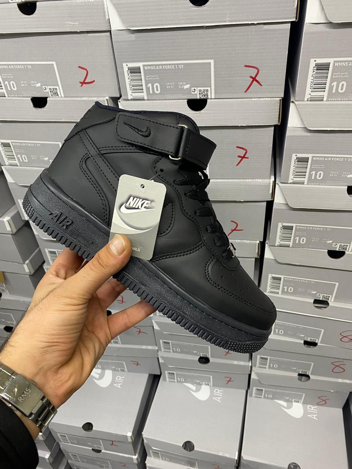 Buy 999/- one shoe get another one free✅📦