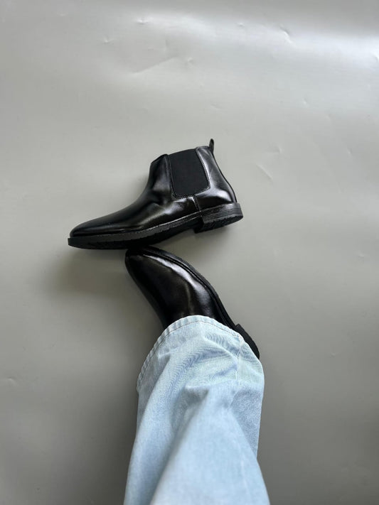 CHELSEA BOOTS