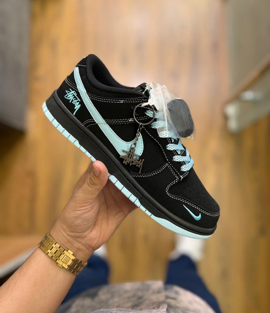 NIKE SB DUNK 2025 STUSSY BLACK SILVER