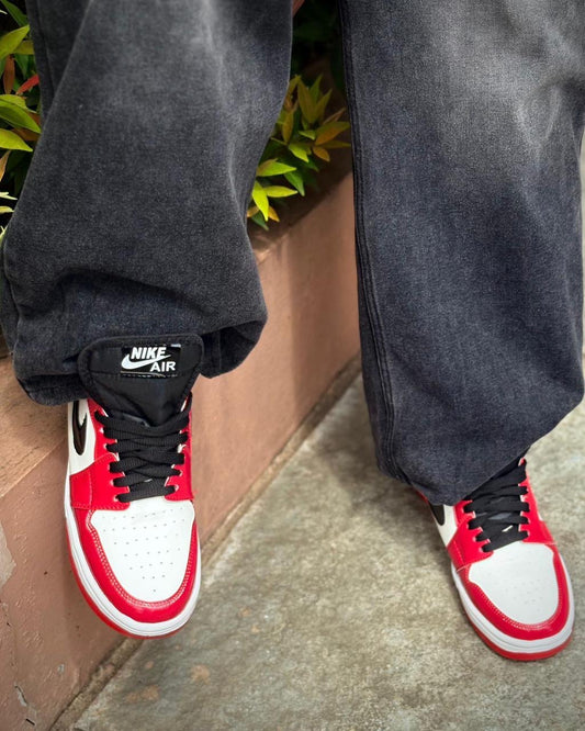 AIR JORDAN 1 RETRO HIGH OG RED AND WHITE BLAC BLUE