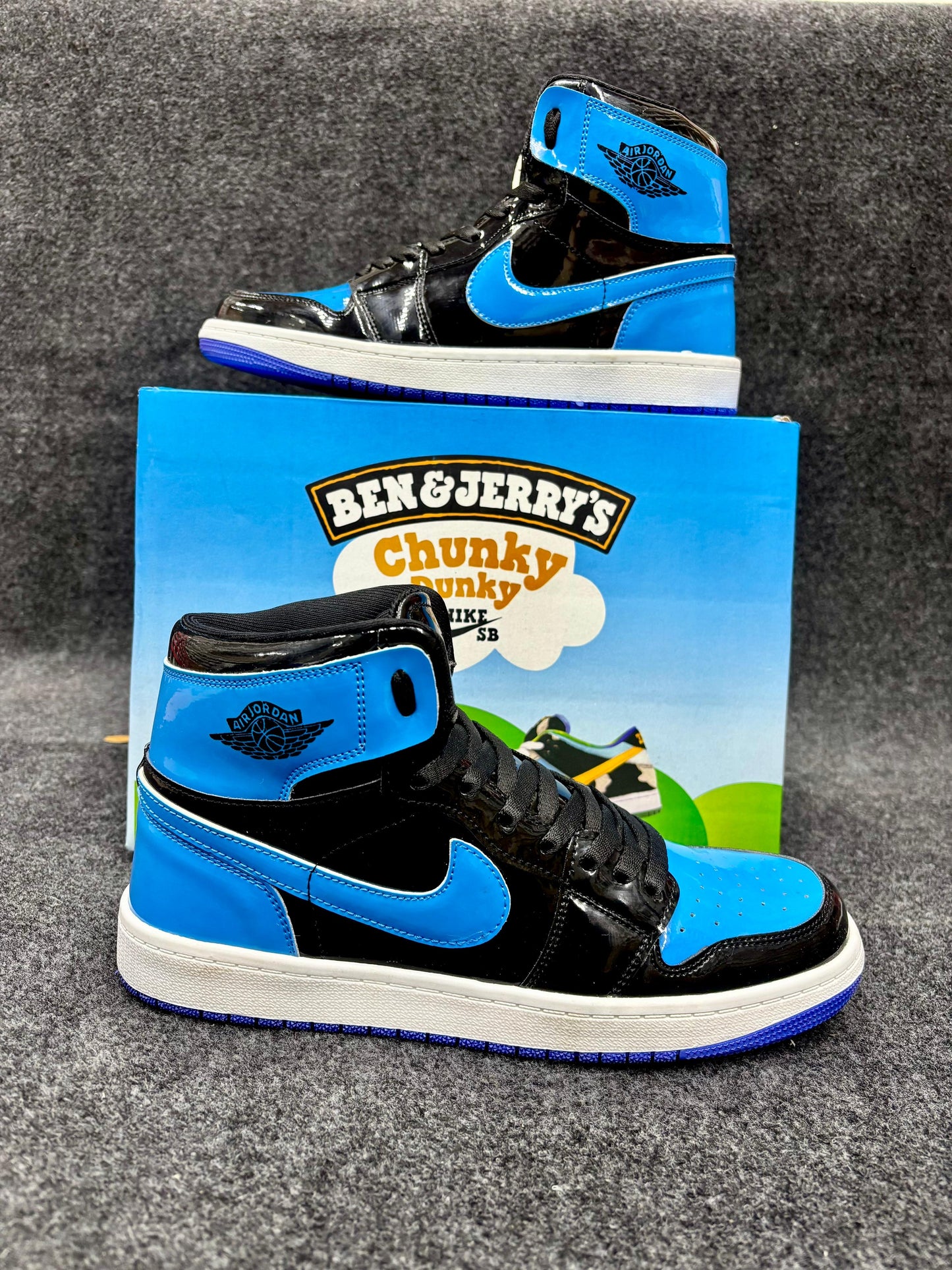 AIR JORDANS RETRO 1 PATENT ROYAL BLUE 7A TOP