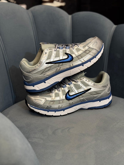 NIKE P-6000 TRAINER METALLIC BLUE