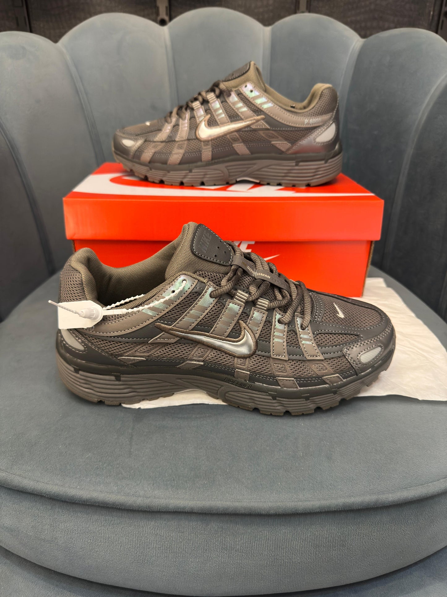NIKE P-6000 TRAINER GREY BROWN