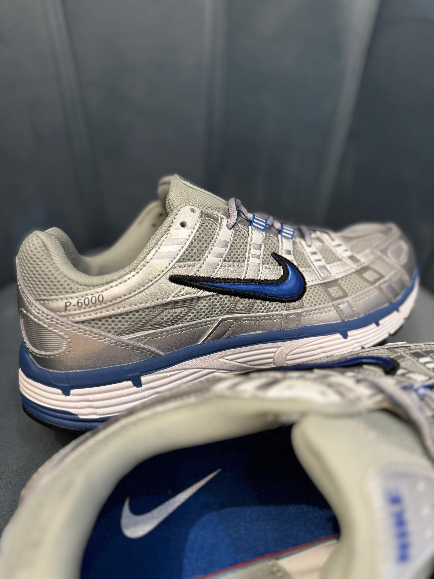NIKE P-6000 TRAINER METALLIC BLUE