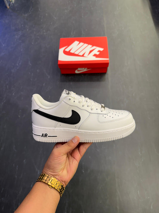 NIKE AIRFORCE ONE WHITE BLACK