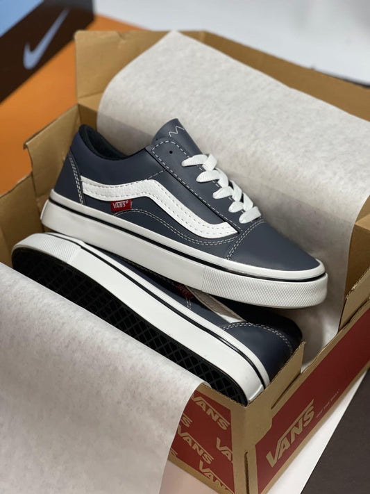 Buy 999/- one shoe get another one free✅📦