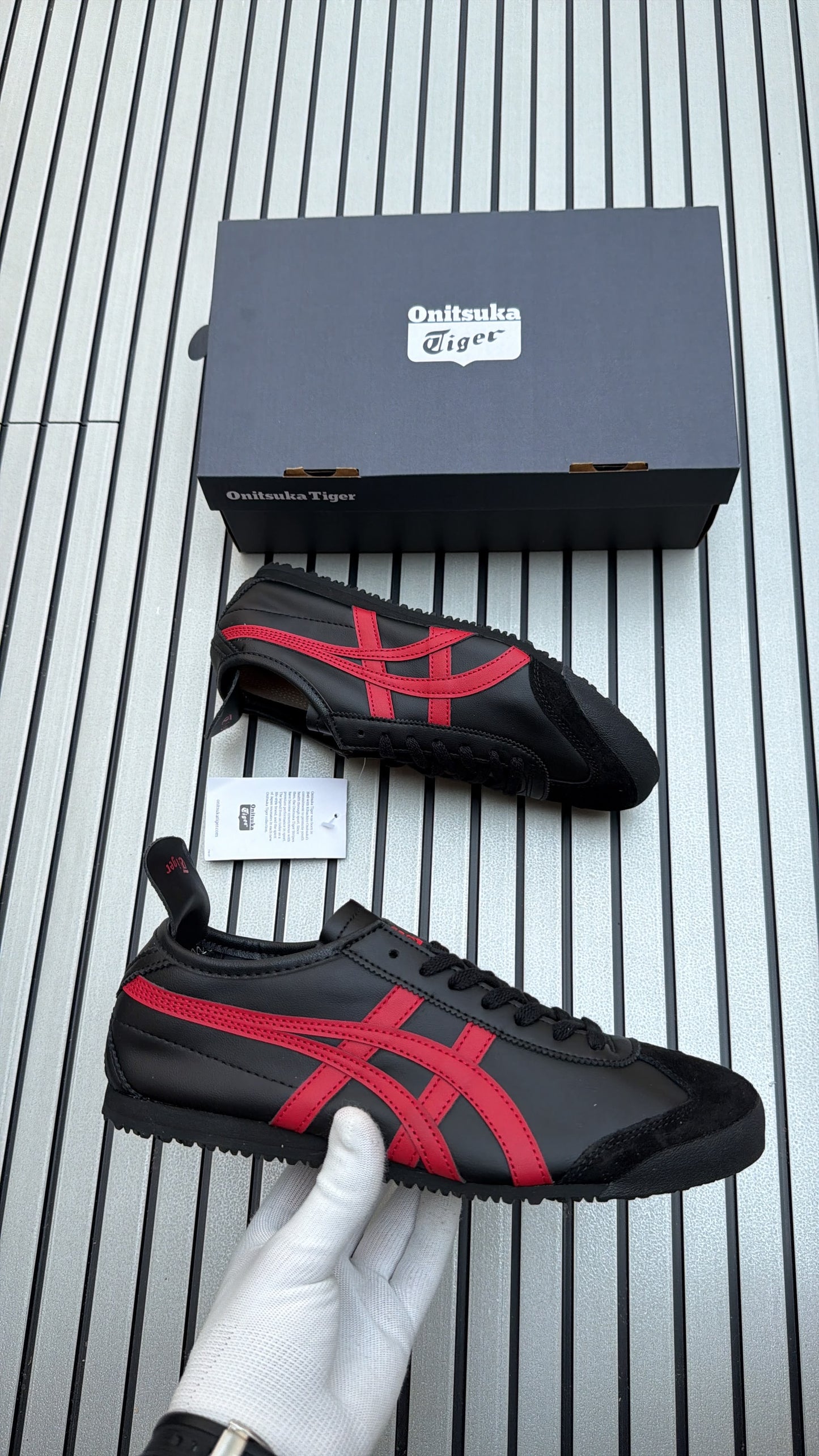 ONITSUKA TIGER