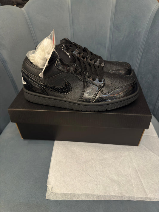 AIR JORDANS RETRO 1 LOW BLACK CROC