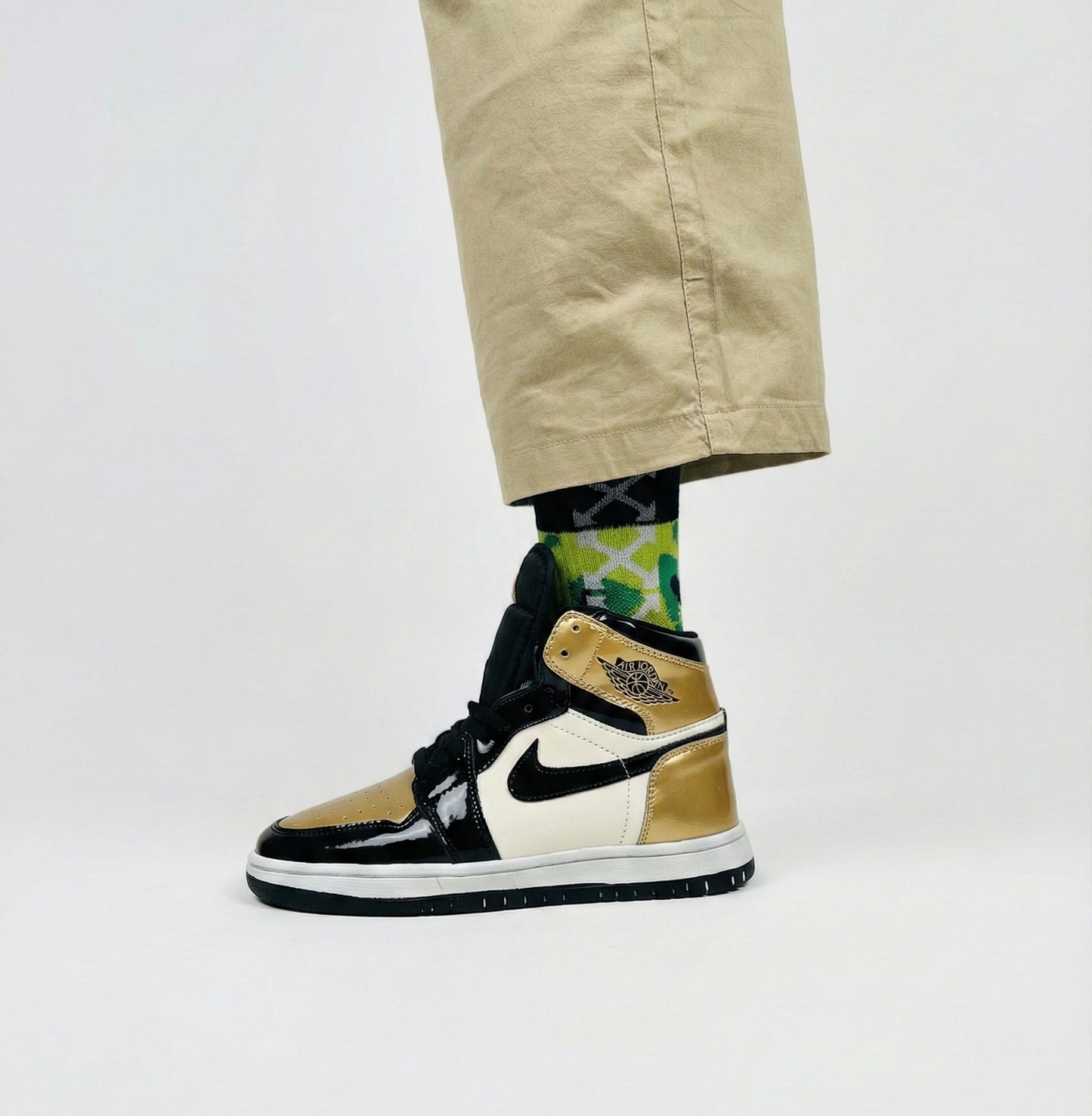 NIKE AIR JORDAN HIGH GLOSSY GOLD WHITE