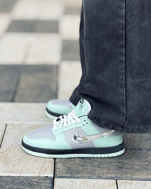 NIKE SB DUNK LOW TIFFANY
LOBSTER 7A