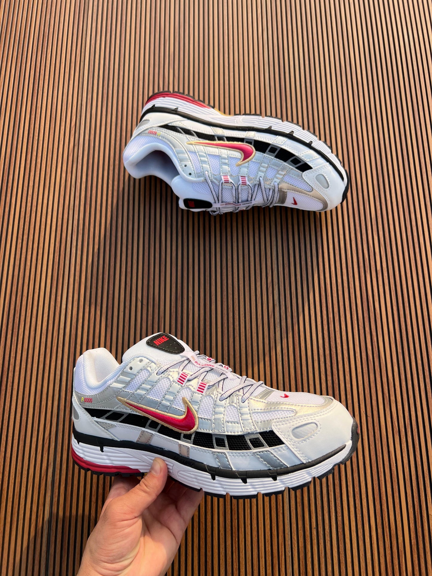 NIKE P-6000 PLATINUM VARSITY RED