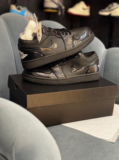 AIR JORDANS RETRO 1 LOW BLACK CROC