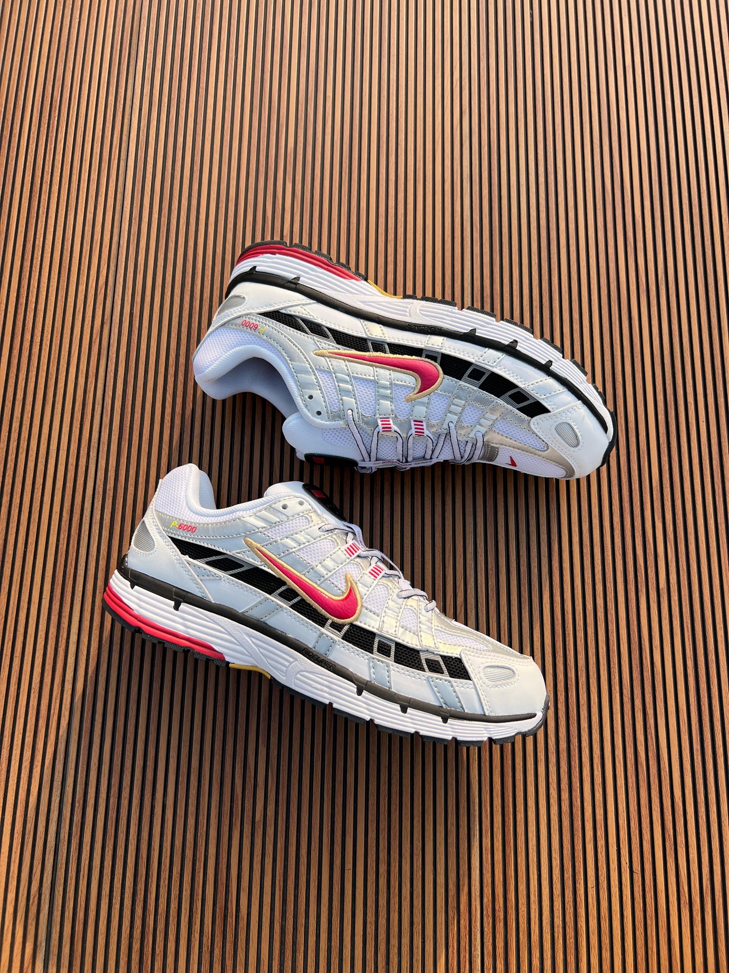 NIKE P-6000 PLATINUM VARSITY RED