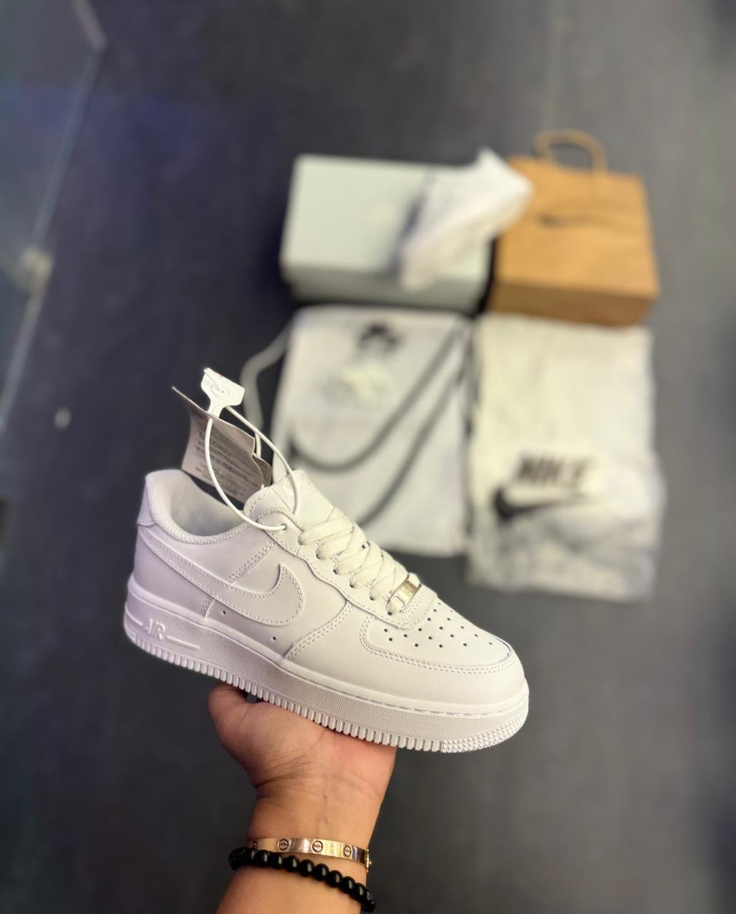 NIKE AIRFORCE 1 SEMI UA