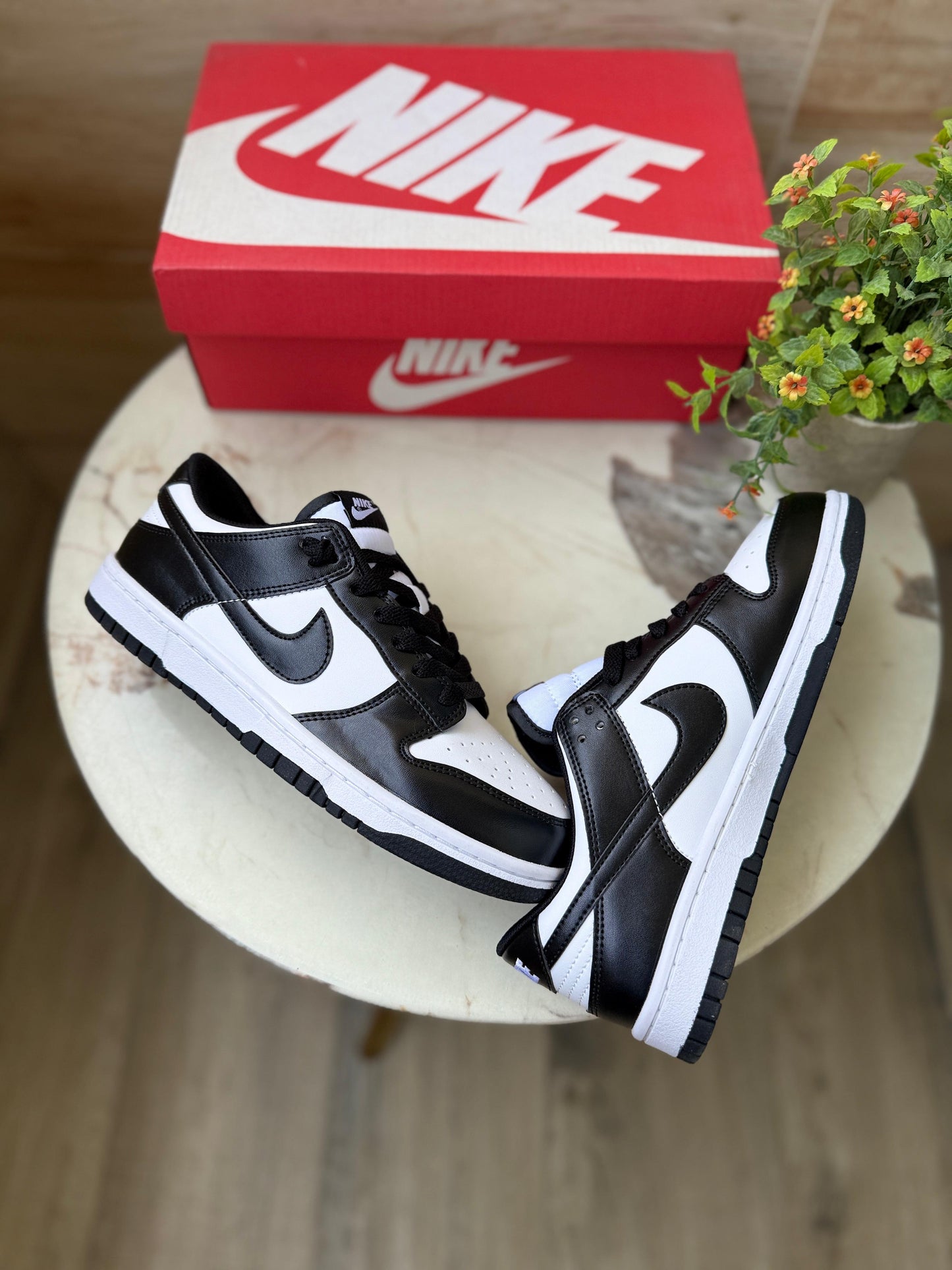 NIKE SB DUNK LOW PANDA