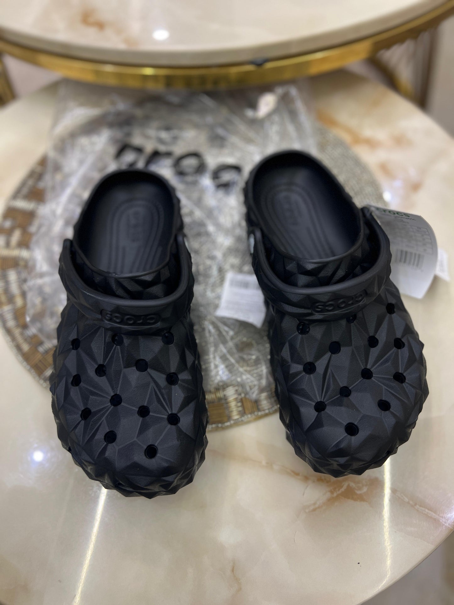 CROCS