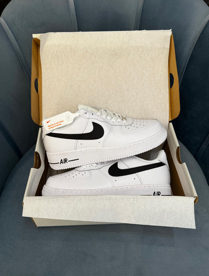 NIKE AIRFORCE ONE WHITE BLACK