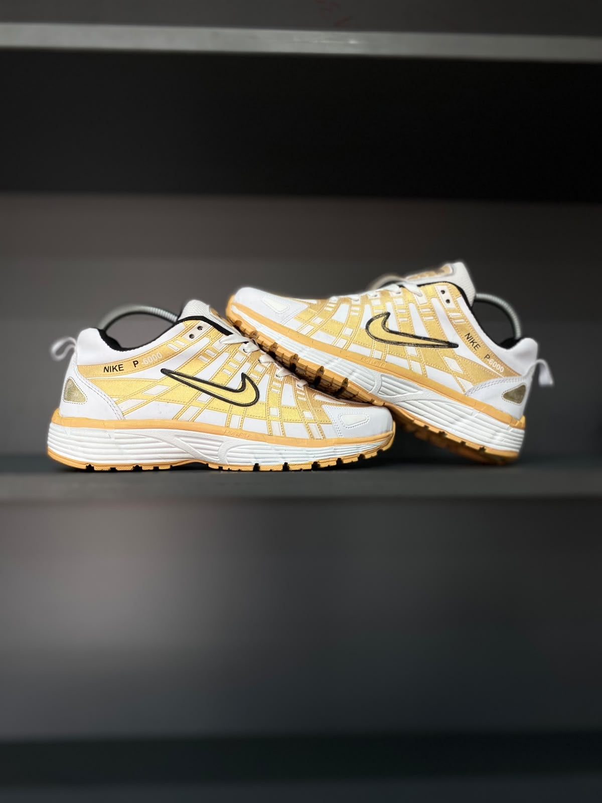 NIKE