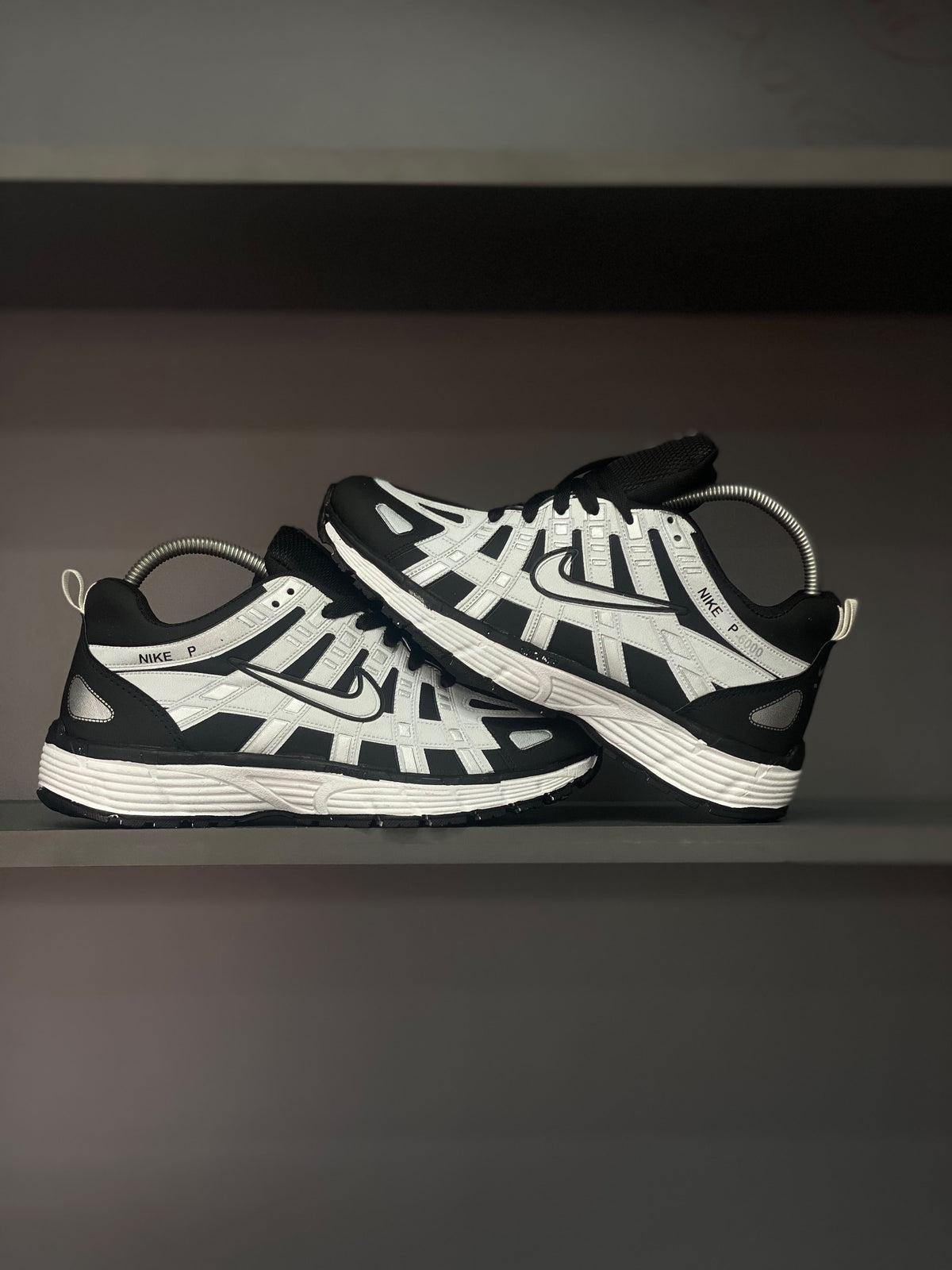 NIKE