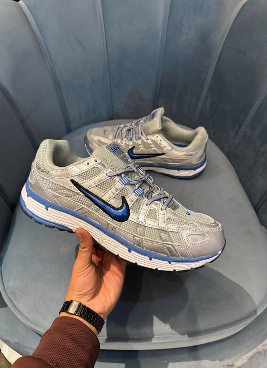 NIKE P-6000 TRAINER METALLIC BLUE
