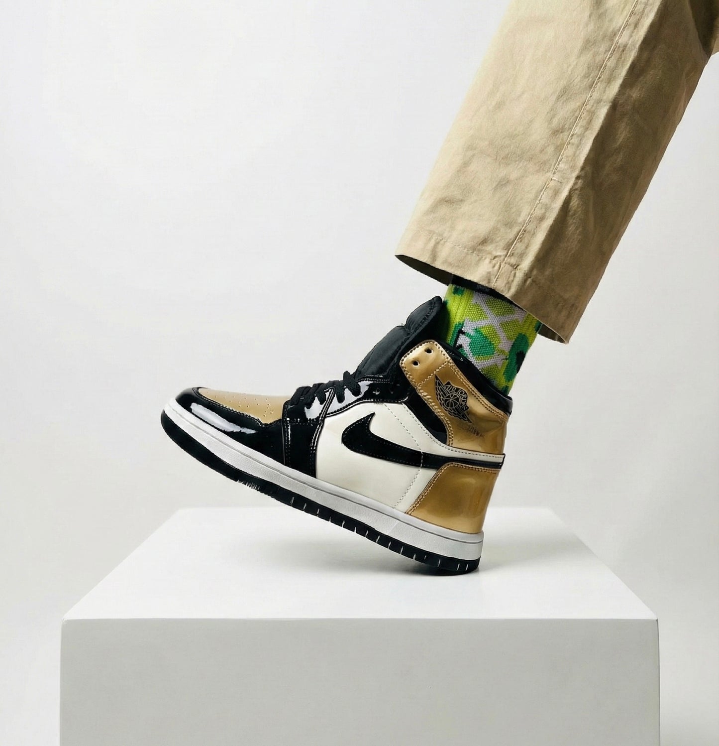 NIKE AIR JORDAN HIGH GLOSSY GOLD WHITE