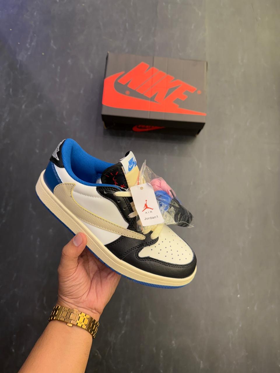 AIR JORDANS RETRO 1 TRAVIS  SCOTT FRAGMENT LOW