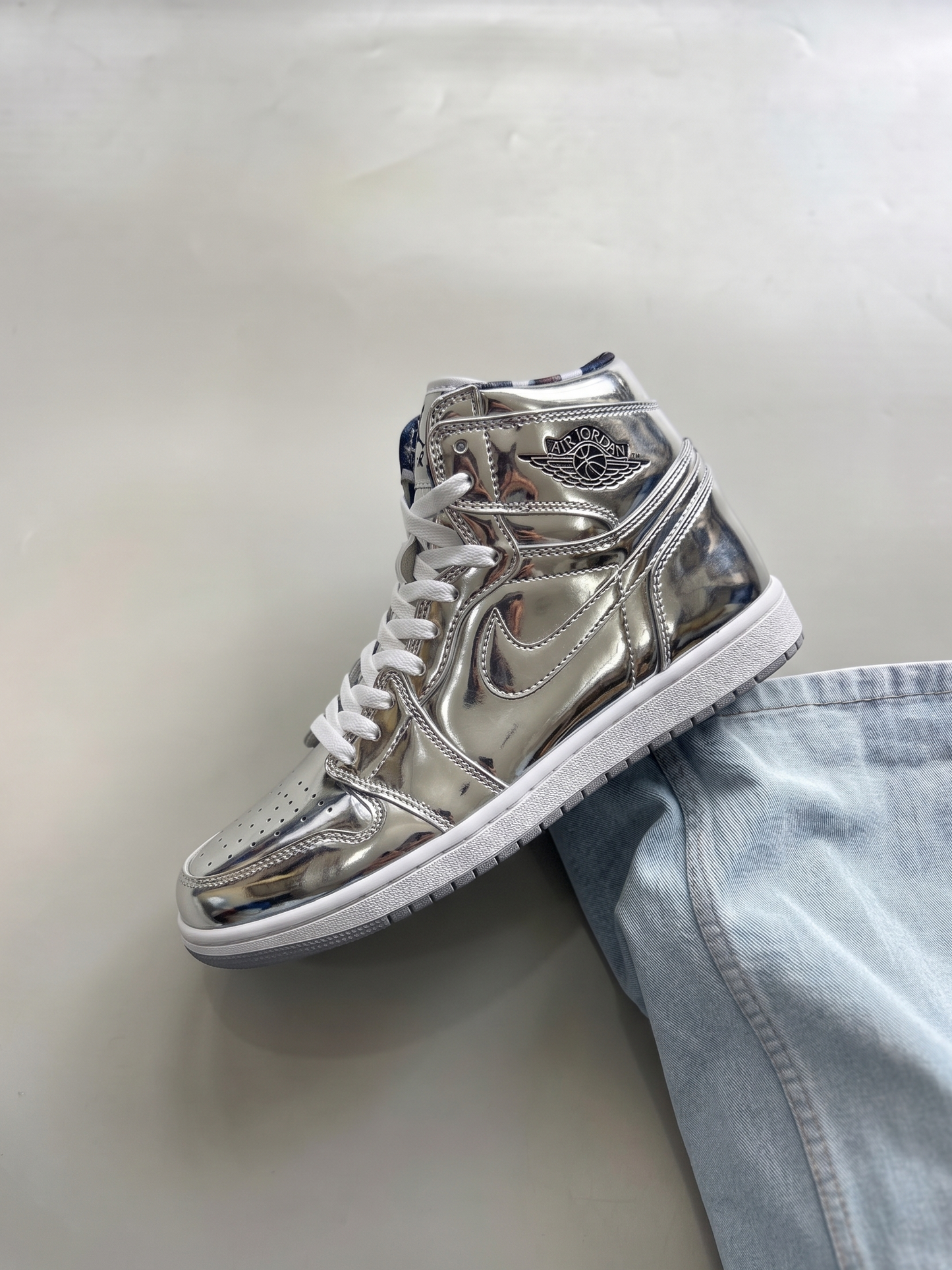 NIKE AIR JORDAN SILVER