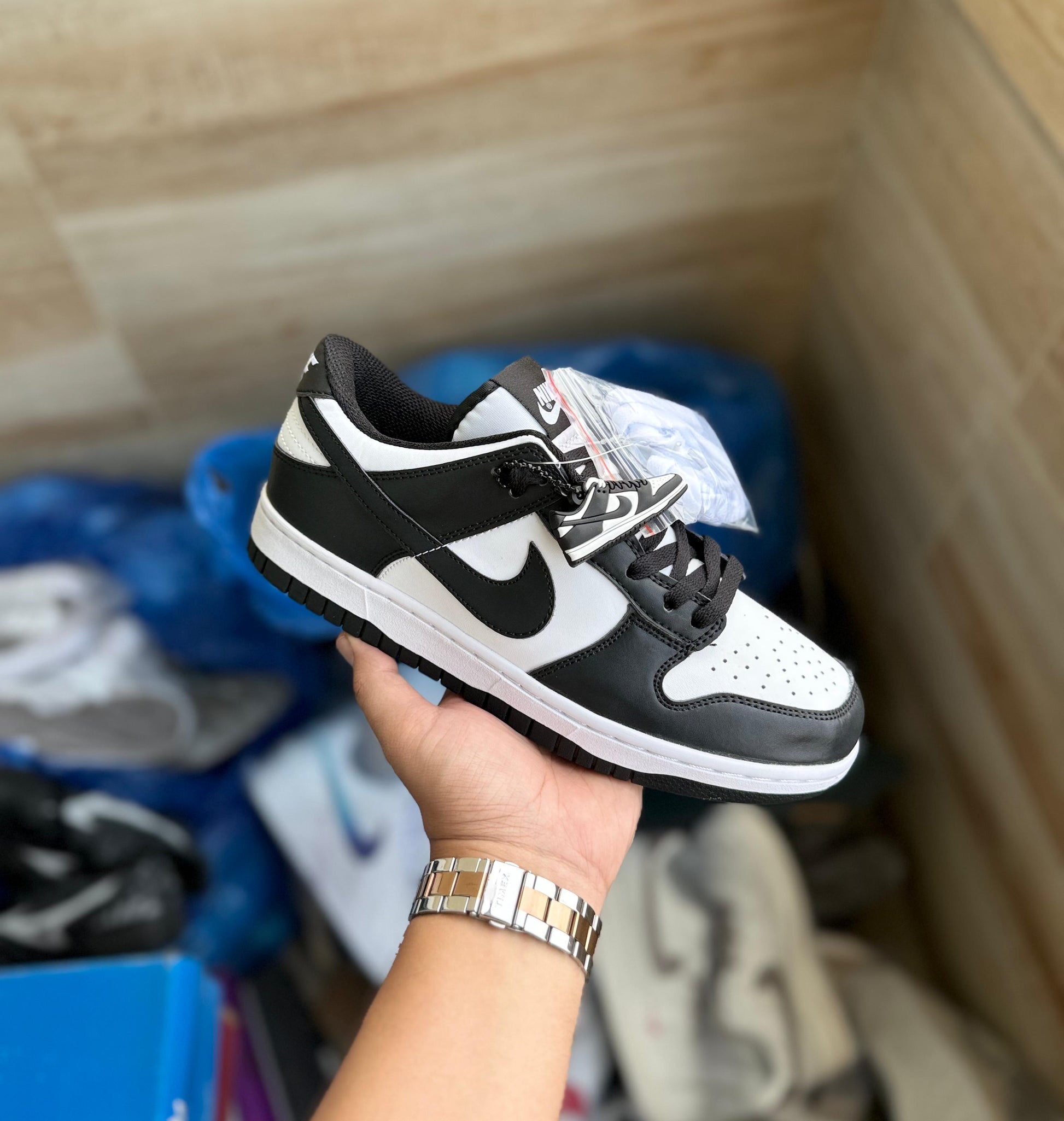 NIKE SB DUNK LOW PANDA