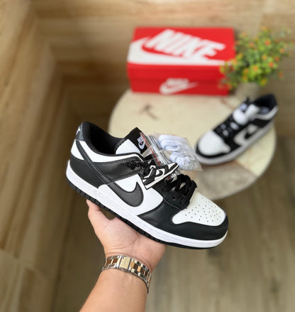 NIKE SB DUNK LOW PANDA