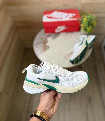 NIKE V2K RUN WHITE