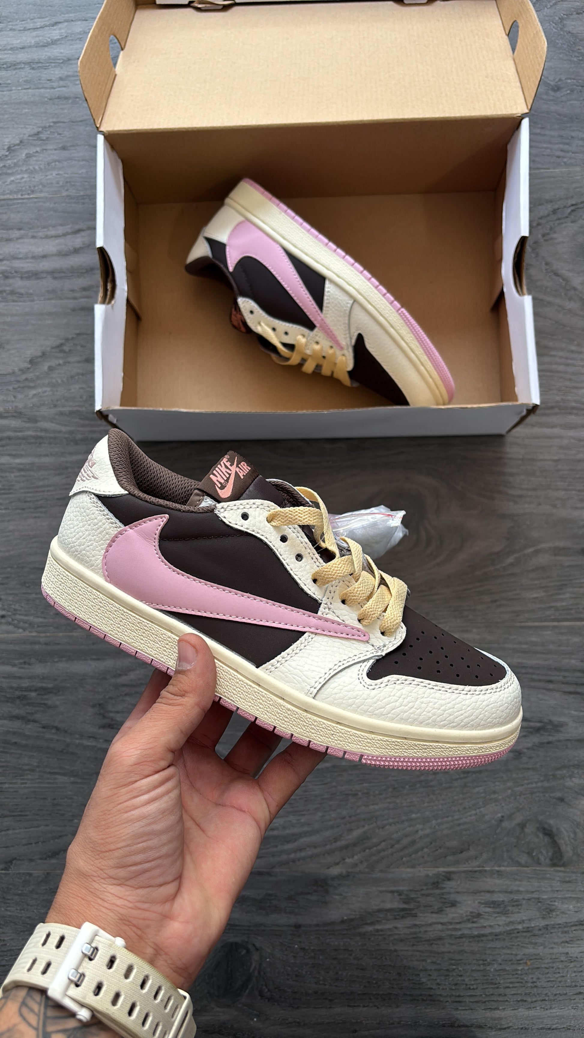 NIKE AIR JORDAN TRAVIS SCOTT LOW GIRLS